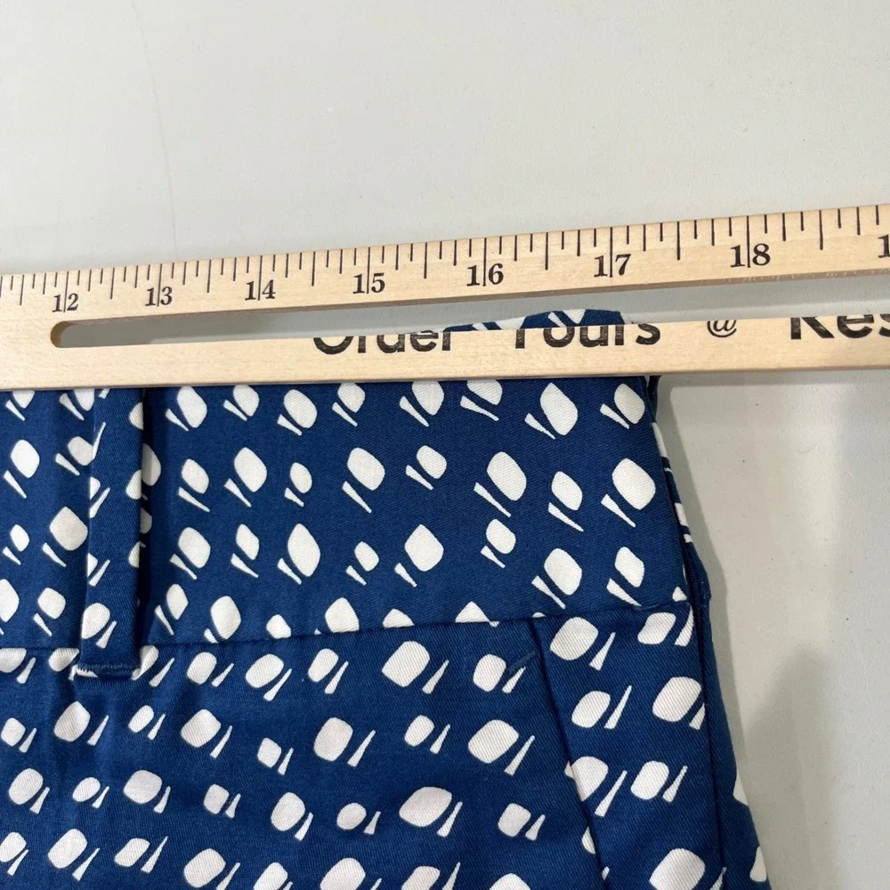 Ann Taylor City Short Women 8 Navy White Polka Dot Geometric‎ Preppy Casual